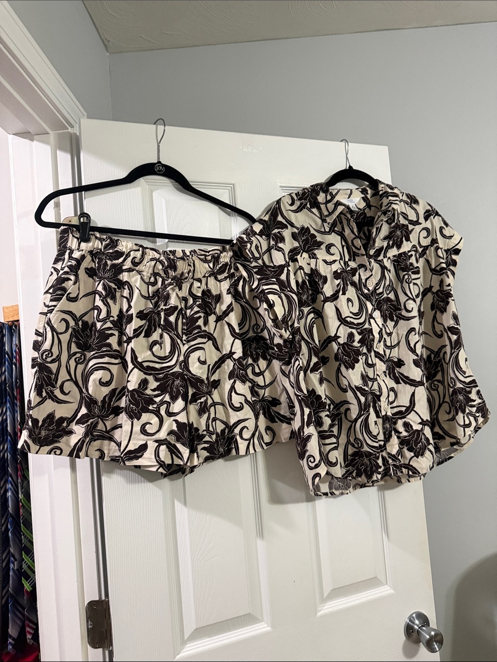 Time and Tru Cream and Black Floral Skirt Set